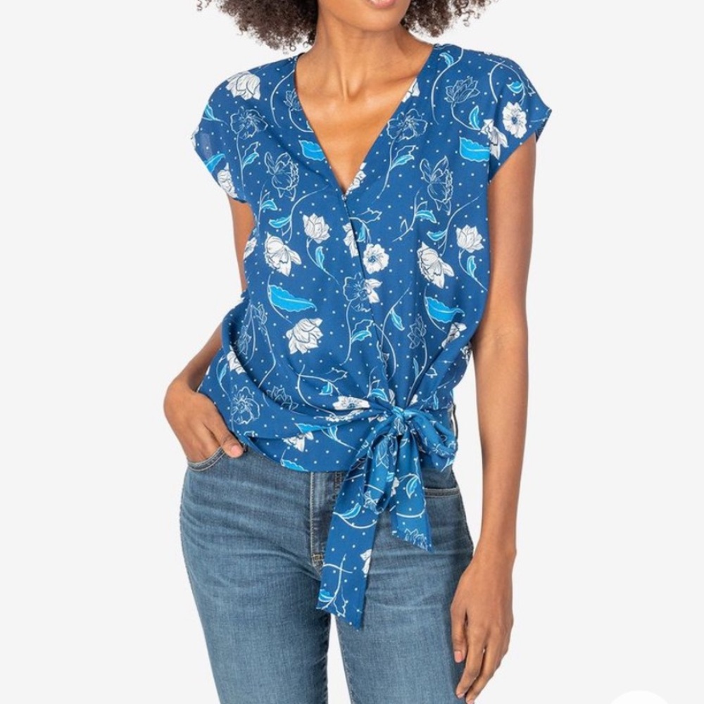 NWT KUT FROM THE KLOTH LEIGHTON WRAP TOP
Navy White Floral